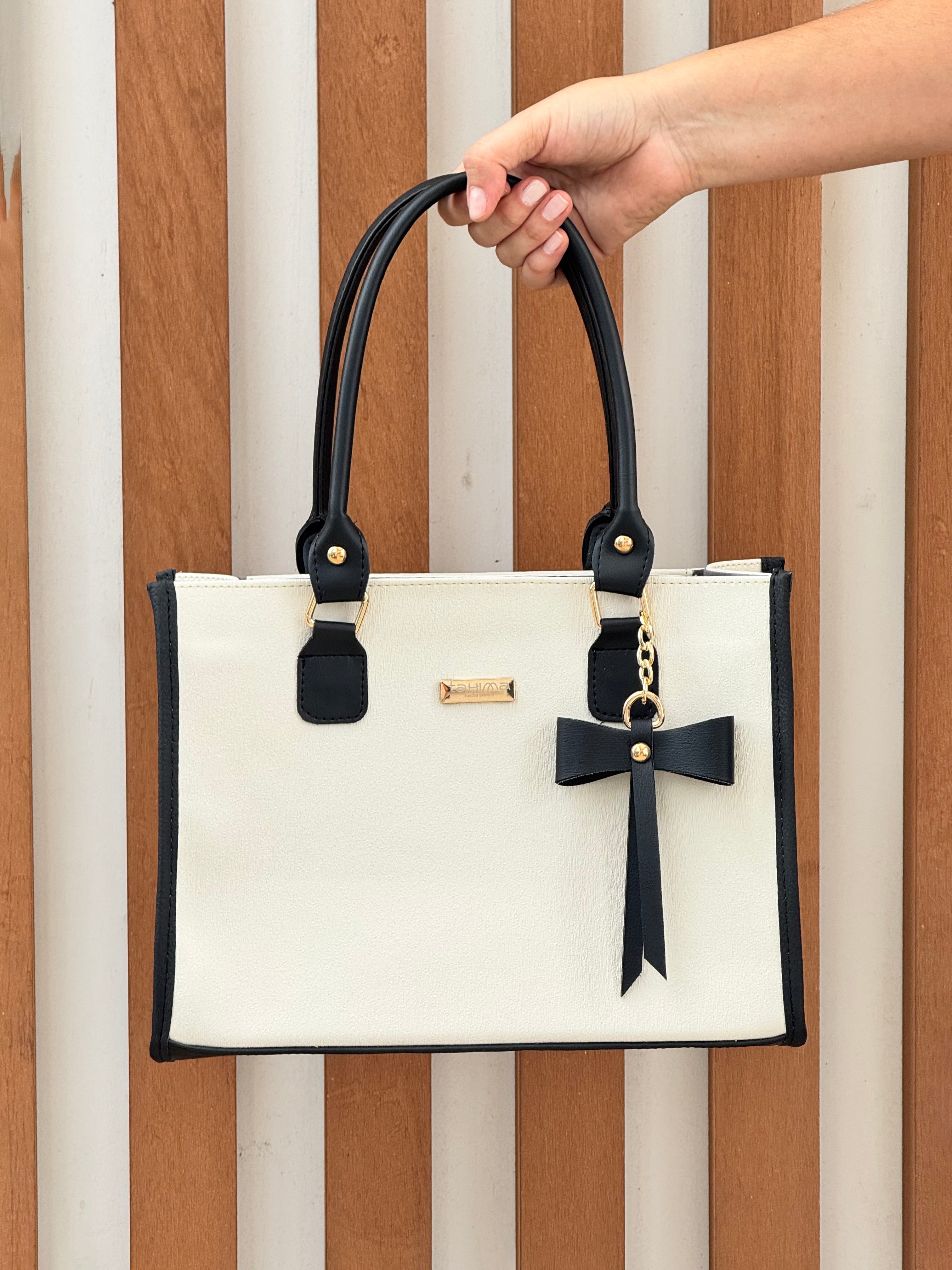 gid://shopify/MediaImage/24950423617630